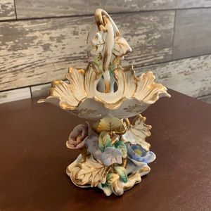 Beautiful vintage  standing jewelry dish